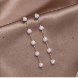 5 for $25 | Never Worn Pearl Drop Earrings
